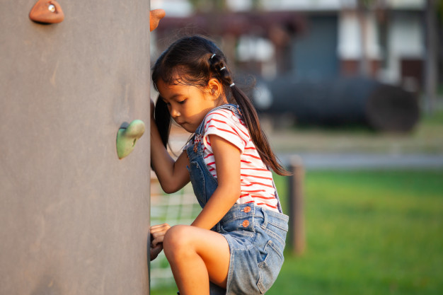 kid climbing Choosing the best sports for your kids development